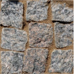 Брусчатка колотая серо-розовая 100х100х100 мм Ладожская