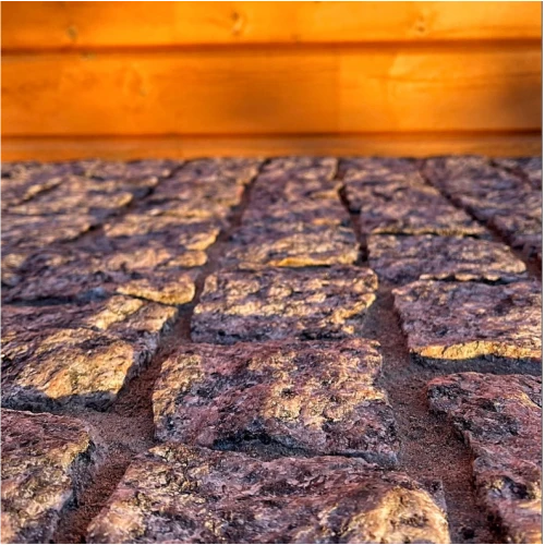 Брусчатка колотая серо-розовая 100х100х100 мм Ладожская