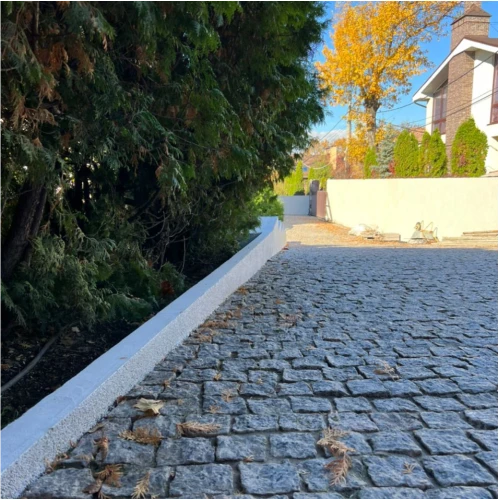 Брусчатка колотая серо-розовая 100х100х100 мм Ладожская