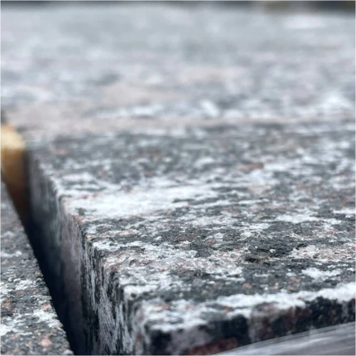 Плита пошаговая термо Гранатовый амфиболит 1200х400х50 мм