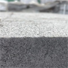 Плита пошаговая бучарда из гранита Купецкое 1200х400х50 мм