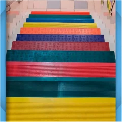 Накладка на ступень резиновая противоскользящая (проступь) угловая 