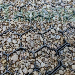 Решетка газонная чёрная РГ-58.51.03-ПП 