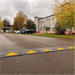 Лежачий полицейский ИДН-500-1 основной элемент с треугольным светоотражателем, композит