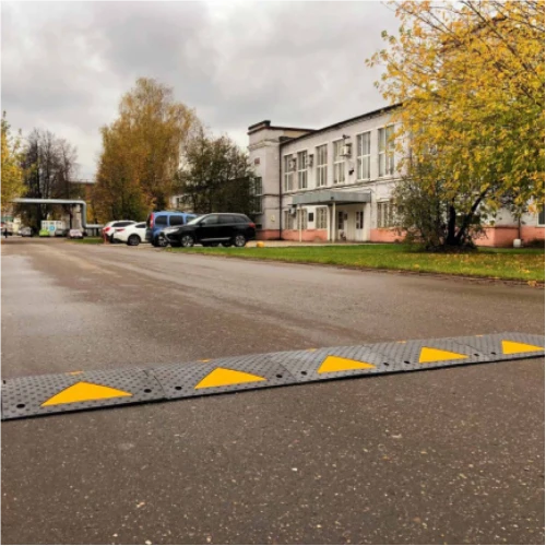 Лежачий полицейский ИДН-500-1 основной элемент с треугольным светоотражателем, композит