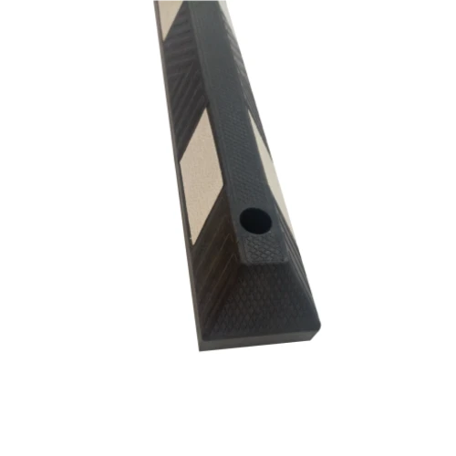 Колесоотбойник резиновый цельный КР-1,83 белый светоотражатель (Т) 1830х150х100 мм