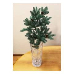 Ветка хвойная с шишками 