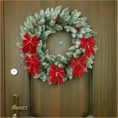 Венок новогодний - 15 зеленый с шишками и ягодами ПВХ заснеженный, d-60 см. (1)