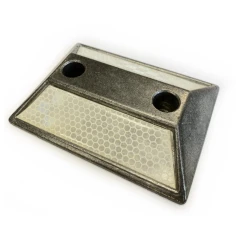 Катафот (светоотражатель) дорожный КД-3 алюминиевый, с крепежом, белый