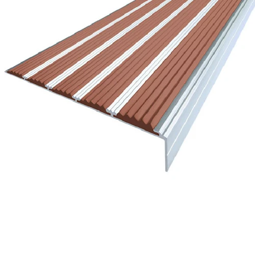 Противоскользящий алюминиевый угол с пятью вставками 160 мм*6 мм*30 мм 2,7 м