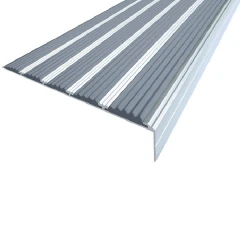 Противоскользящий алюминиевый угол с пятью вставками 160 мм*6 мм*30 мм 2,7 м