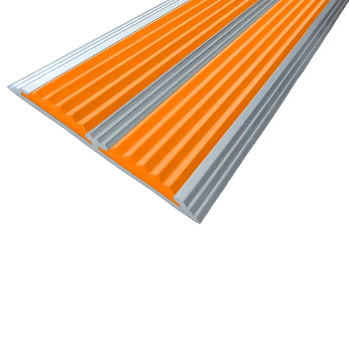 Противоскользящий алюминиевый угол с пятью вставками 160 мм*6 мм*30 мм 2,7 м