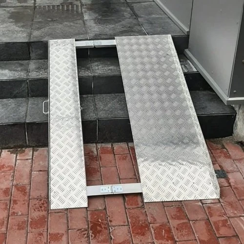 Пандус откидной алюминиевый ЛАЙТ УНИВЕРСАЛ 4 м