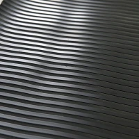 Рулонное резиновое покрытие 3-3,5 мм, 1,5х10 м, Полосы, чёрный