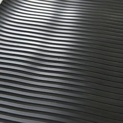 Рулонное резиновое покрытие 3-3,5 мм, 1,5х10 м, Полосы, чёрный